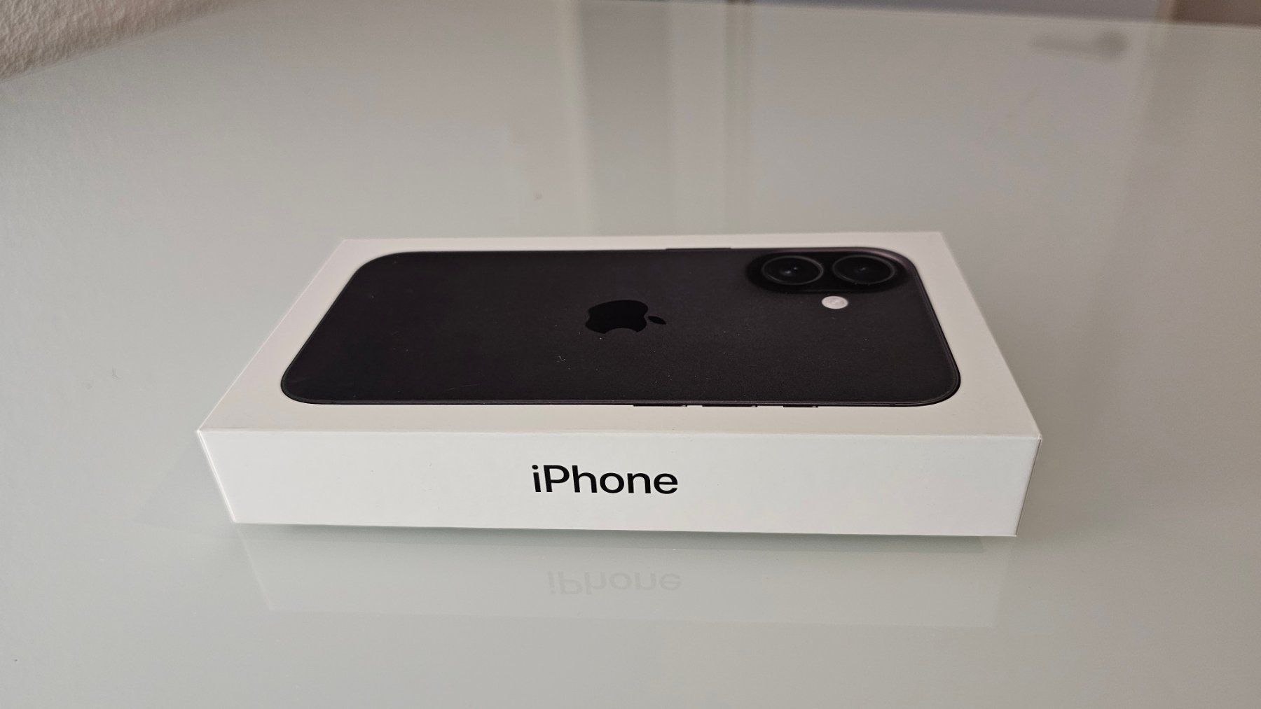 Apple Telefoni cellulari / Smartphones: iPhone 16 Schwarz 128 GB – Nuovo e nell'imballaggio originale da Gibswil venduto da bingyao58 1