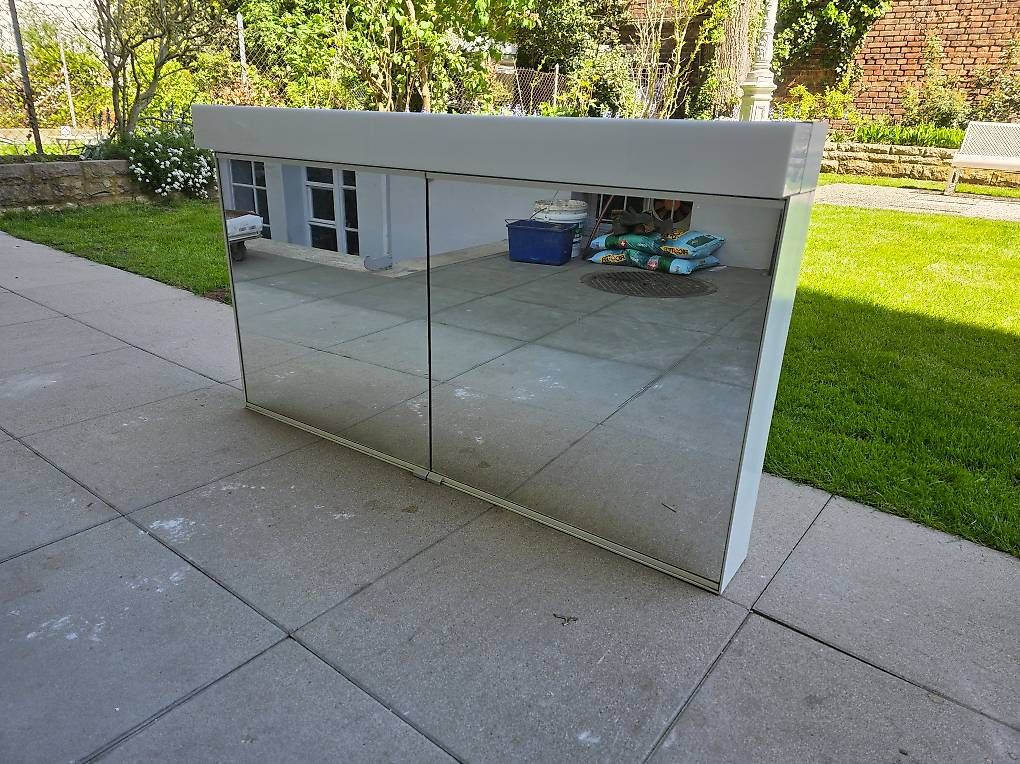 Armadietti a specchio: Spiegelschrank – Usato da Basel venduto da pet_ss7x
