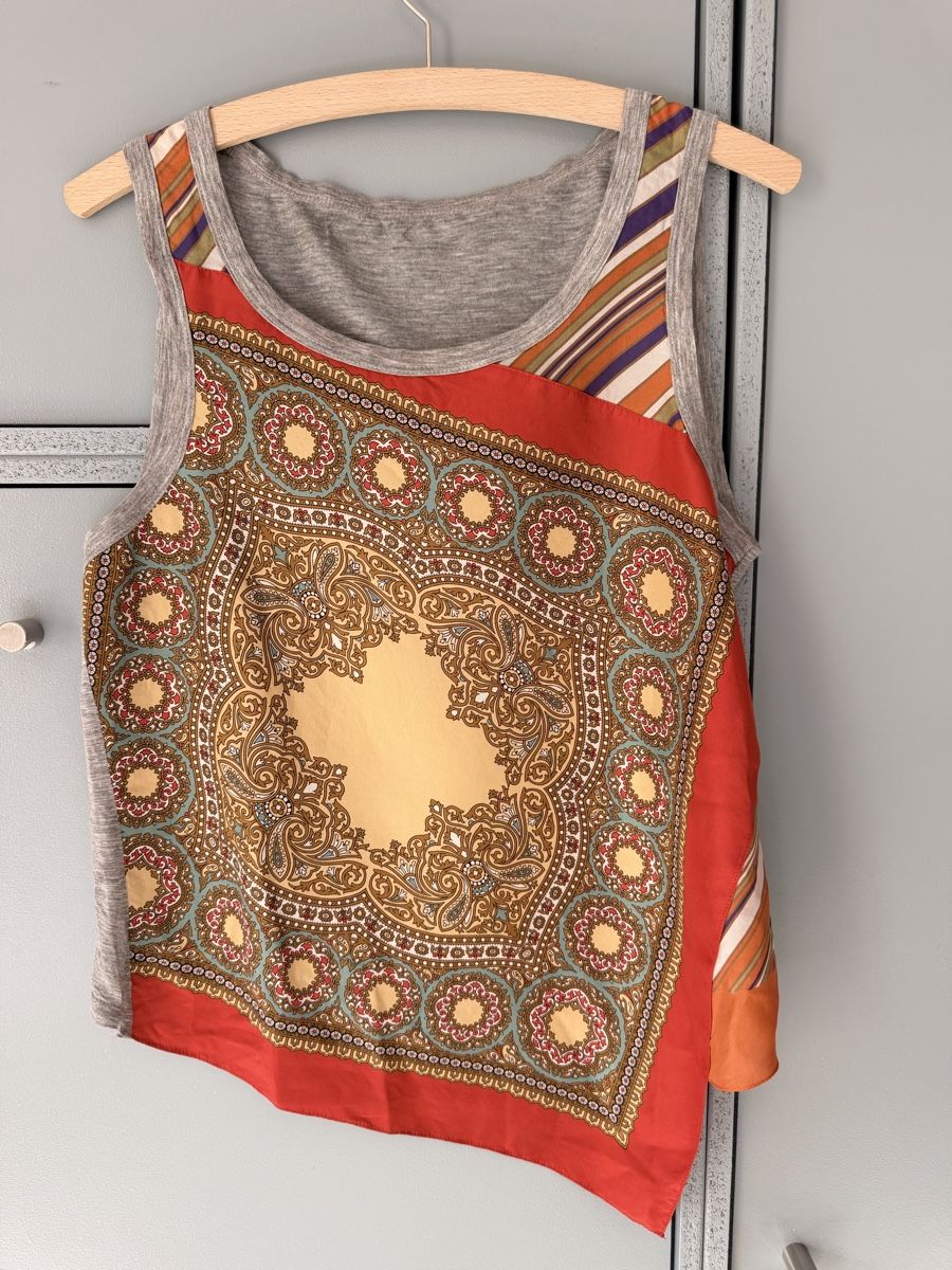 Dolce & Gabbana Top: Dolce & Gabbana asymmetrisches Top  It44/De38 – Usato da Einsiedeln venduto da kalliopee