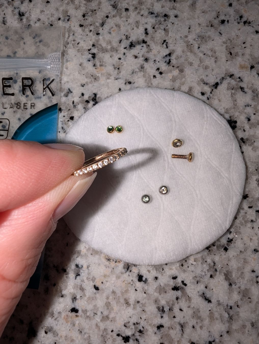 Bijoux piercing: Ohrstecker – D'occasion à St.Gallen par Youfariemurad90 1