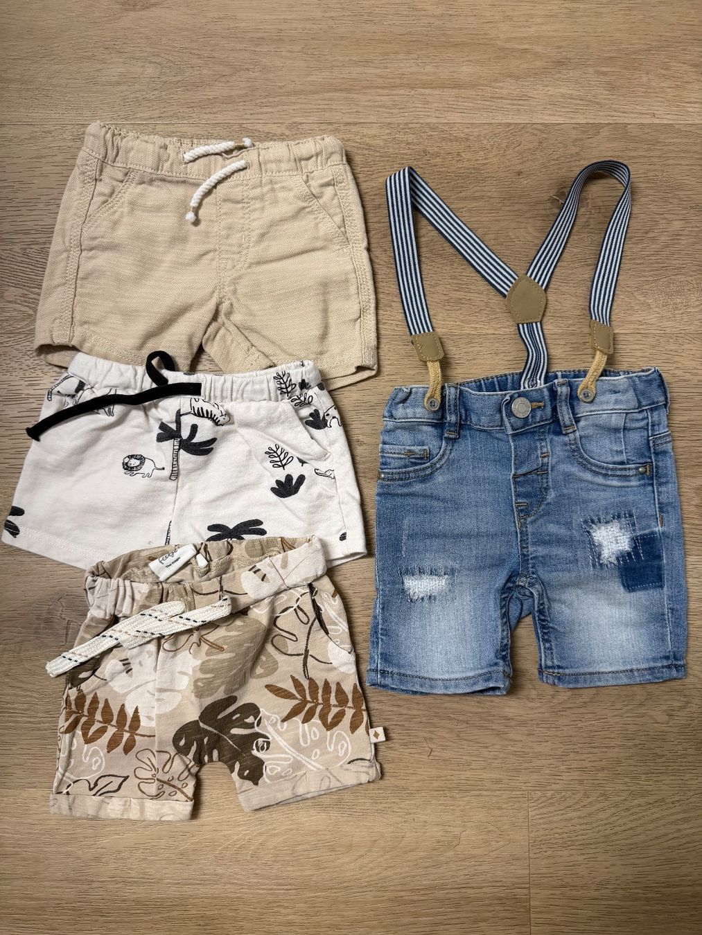 Pantaloni: 4 Shorts Gr 68 – Usato da Allschwil venduto da yvo-sch
