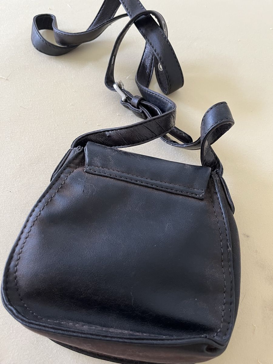 Esprit Borse da donna: Borsa a tracolla Esprit nera usata – Usato da Osogna venduto da dan_8vzm 1