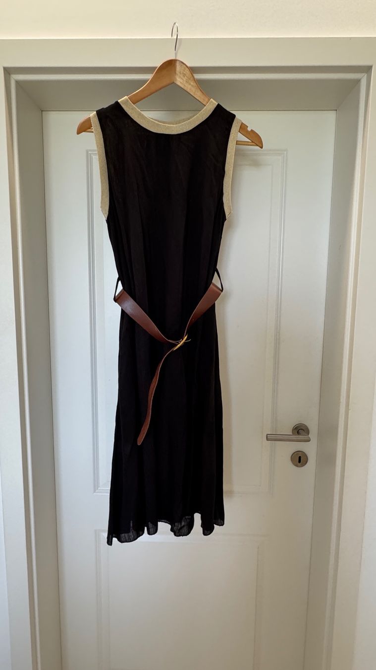 Kleider: Jolie robe noire en viscose – Gebraucht aus giffers von sev_c9x9