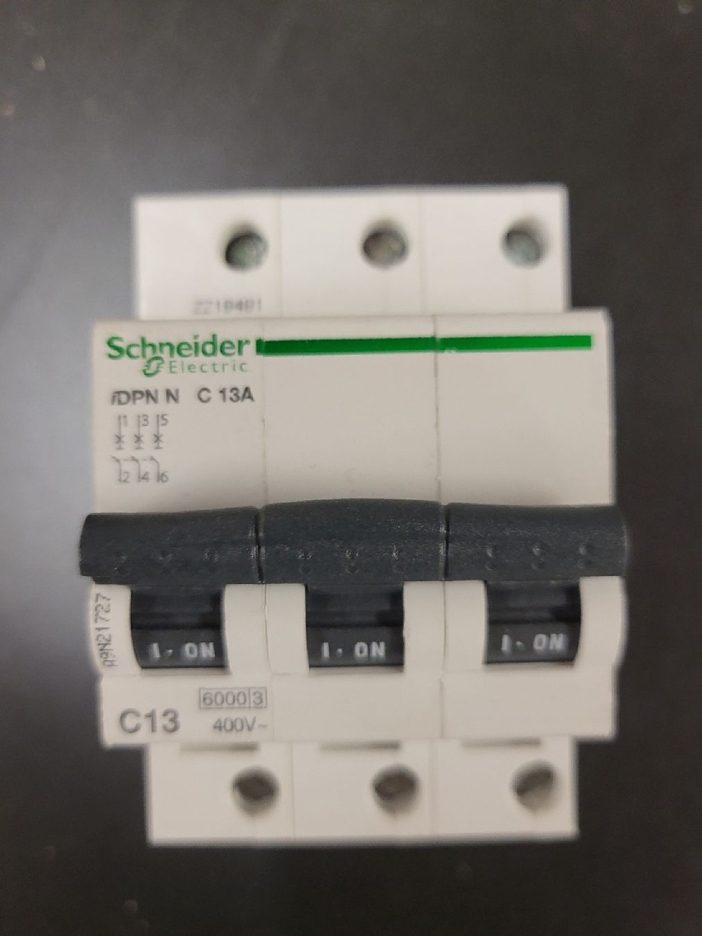 Schneider Alimentazione elettrica: Leitungsschutzschalter Schneider 3L 13A C – Usato da Alpnach Dorf venduto da str_jdw2 1
