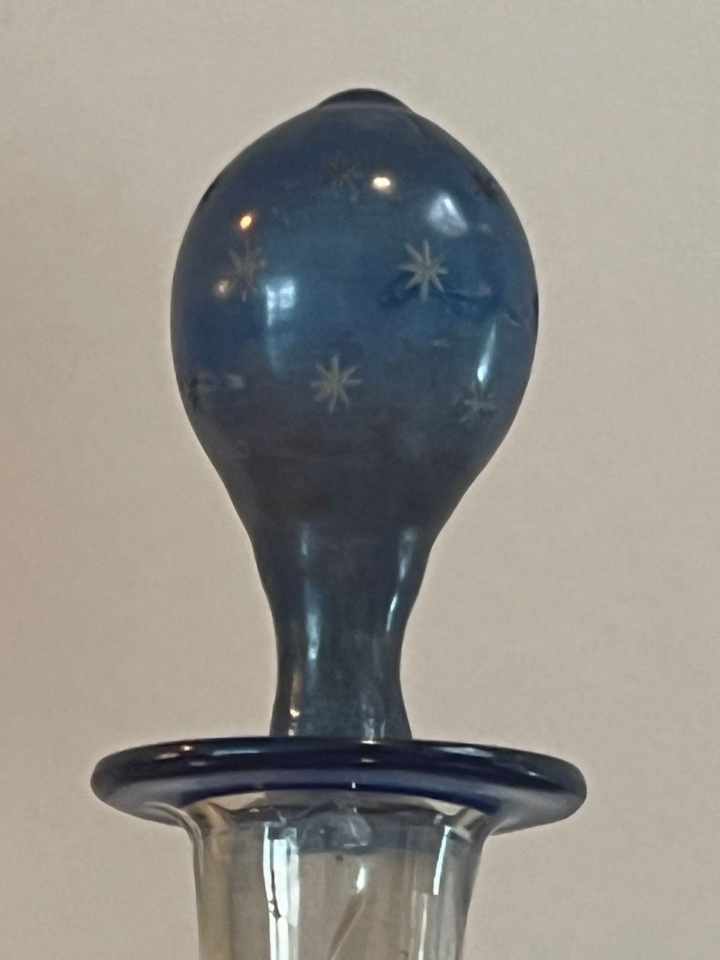 Caraffe: Antike Kristall Karaffe mit blauem Glasverschluss – Usato da Zofingen venduto da travelller 6