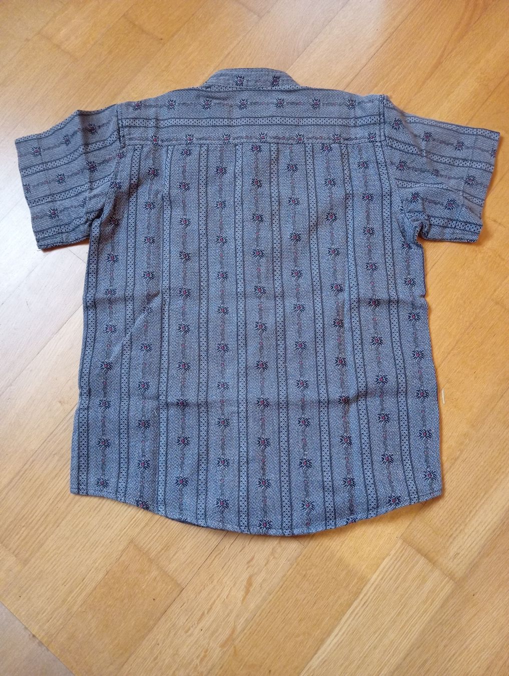 Edelweiss Chemises, T-shirts & Polos: Edelweiss -Hemd 128/134 – D'occasion à Montlingen par Beanz 1