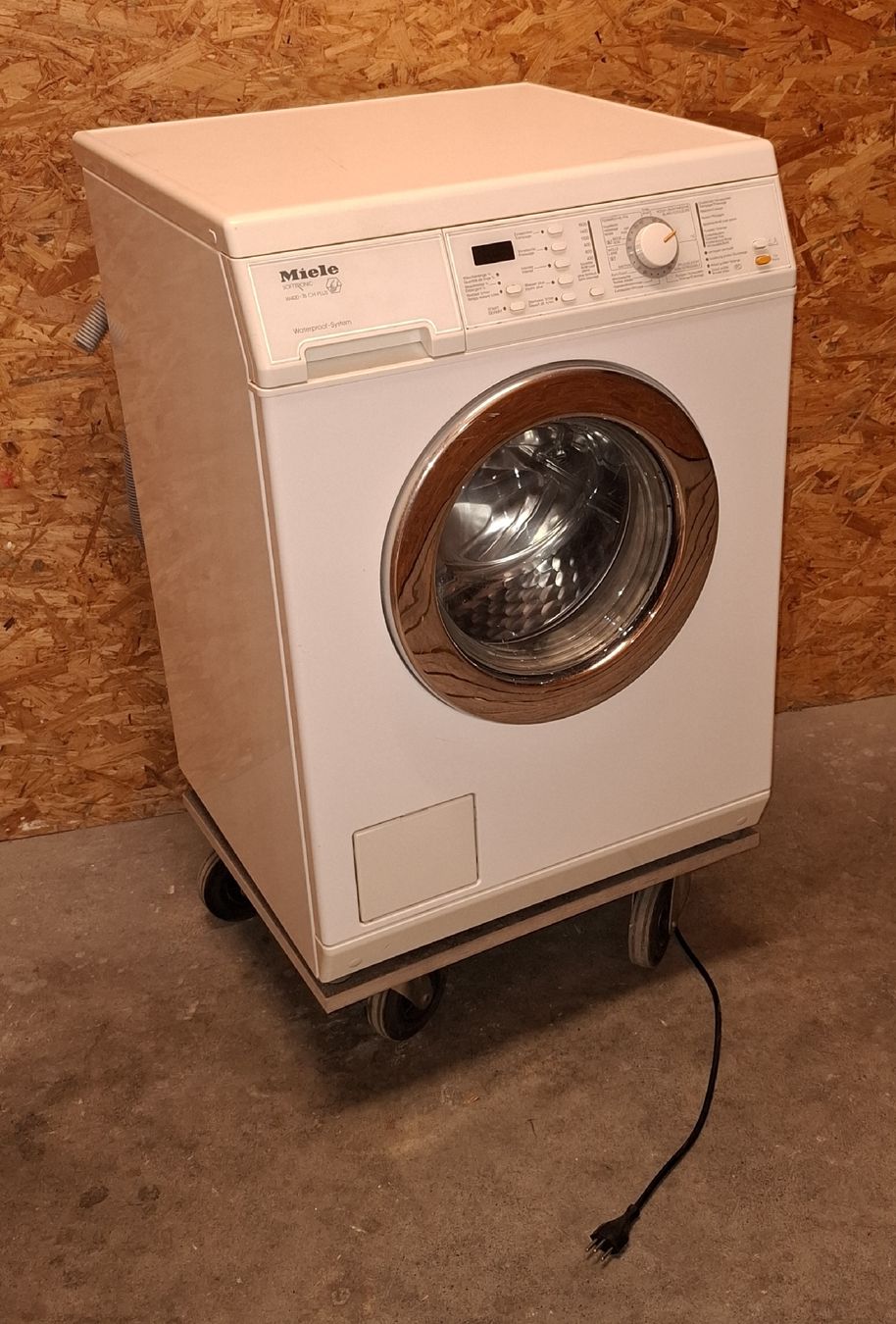 Miele Lavatrici: Waschmaschine Míele SOFTTRONIC – Usato da Sursee venduto da 4ng_77gs