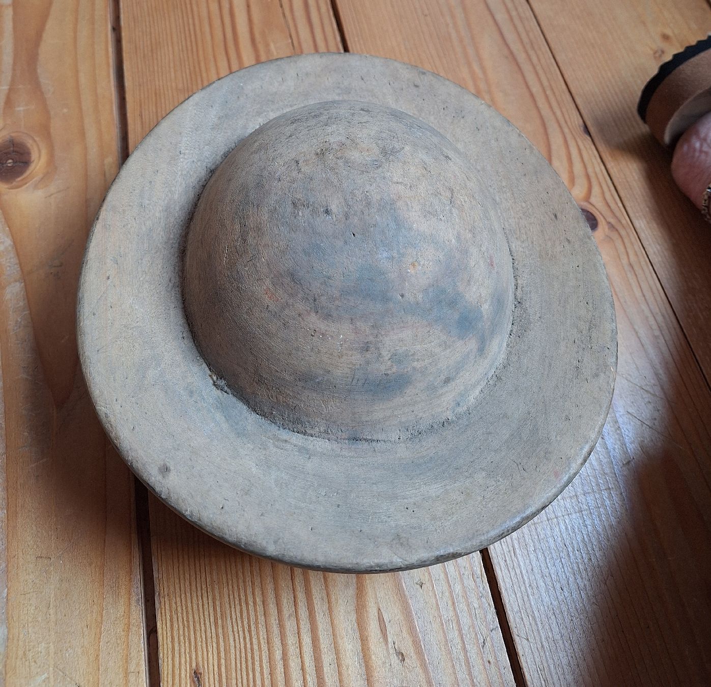 Copricapi, berretti & cappellini: 4 Vintage Hutformen Holz  – Usato da Züberwangen venduto da Christine55 1