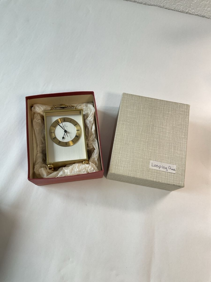 Stand- & Wanduhren: Pendulette de table, Looping new old stock avec boîte  – Gebraucht aus Malleray von Robot12 8
