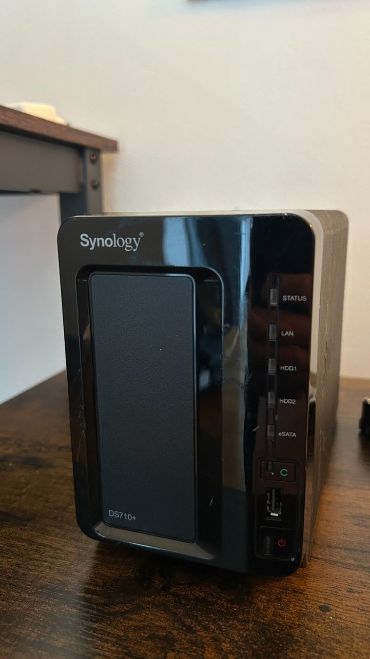 Synology Server: NAS Synology DS710+ - 2x 1500GB – Gebraucht aus Alle von protokollstudio 1
