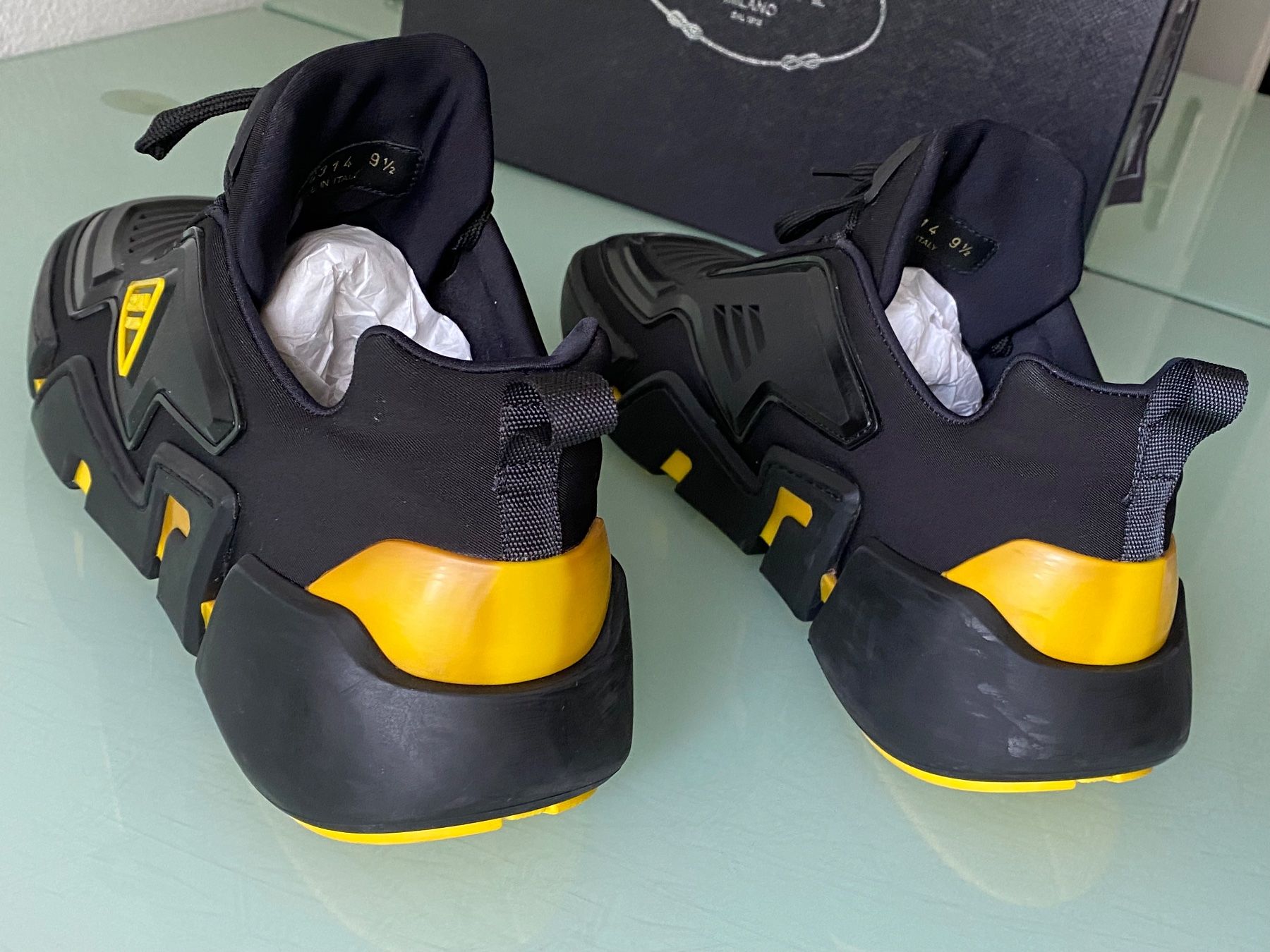 Prada Herrenschuhe: PRADA Techno Stretch Gummi Leder Low Top Sneakers 43.5 – Gebraucht aus Kreuzlingen von kruezbiz 2