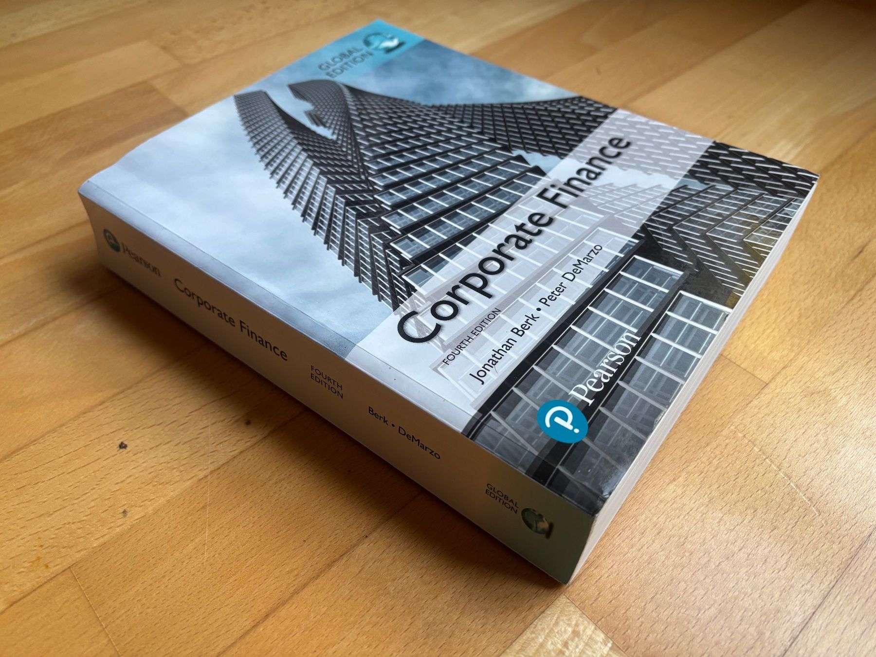 Bücher: Corporate Finance Global Edition Pearson - MBA class book – Gebraucht aus Villars-sur-Glâne von Swim_bike_run