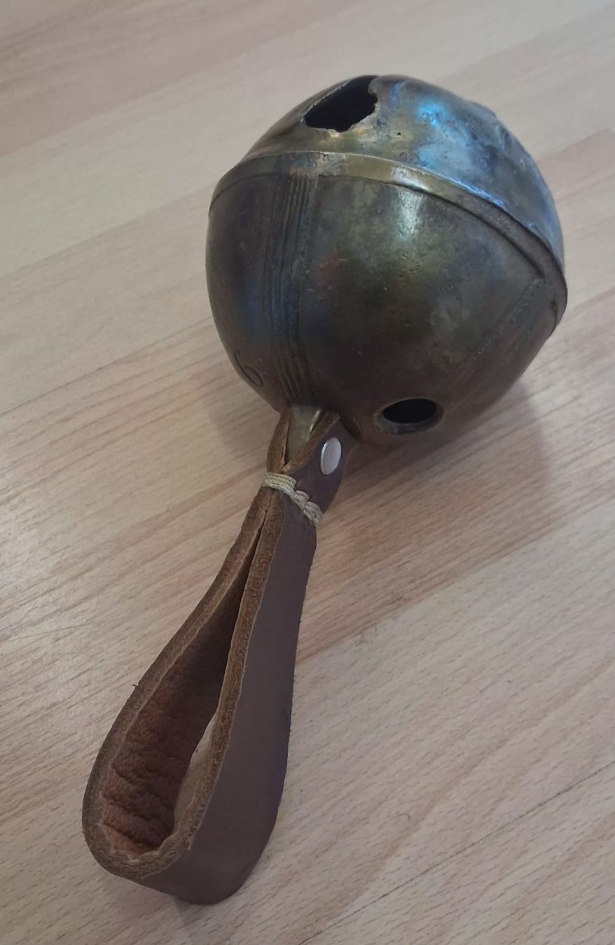 Campanacci mucche: Bauglocke mit Lederriemen – Usato da Sonceboz-Sombeval venduto da ant_cd5j 2