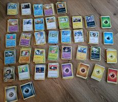Pokemon Sammlung (ca 790 Karten, 4 Münzen, Alubox, 4 Alben)
