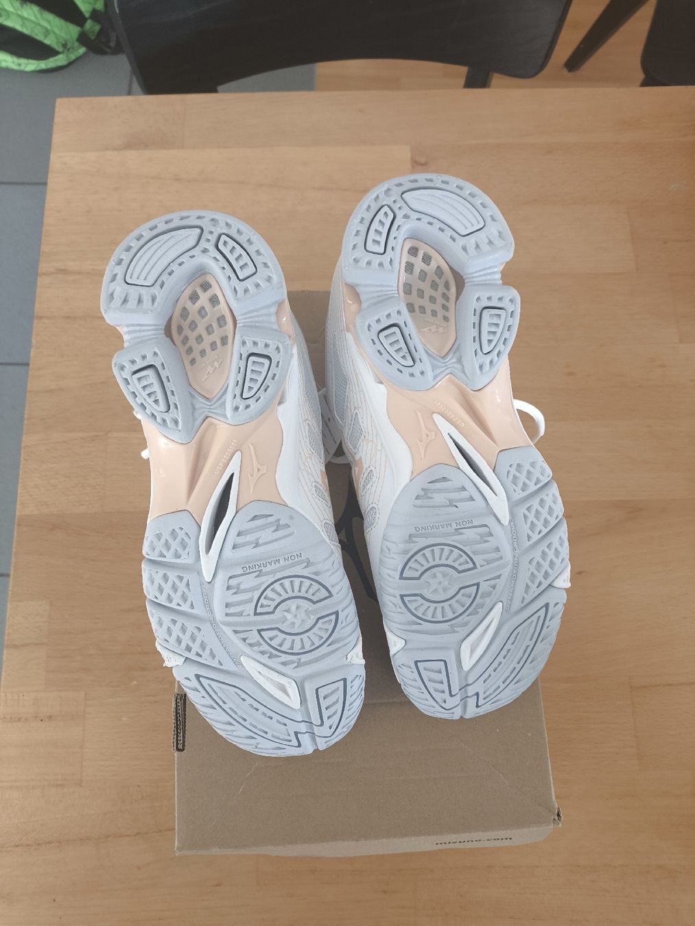 Mizuno Chaussures femmes: Mizuno Wave Voltage Women Grösse 40 – Neuf (Voir description) à Hedingen par Kafi5