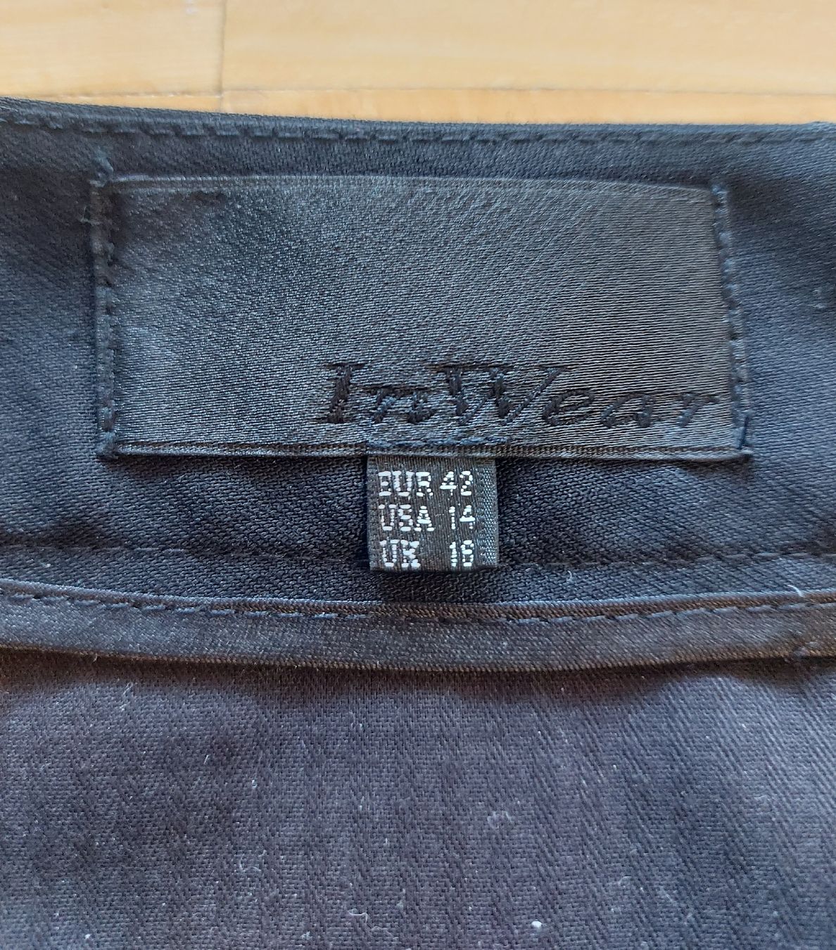 Pantaloni: Hose, schwarz, Inwear, Gr. 42 – Usato da Oberengstringen venduto da PaolaDe 5