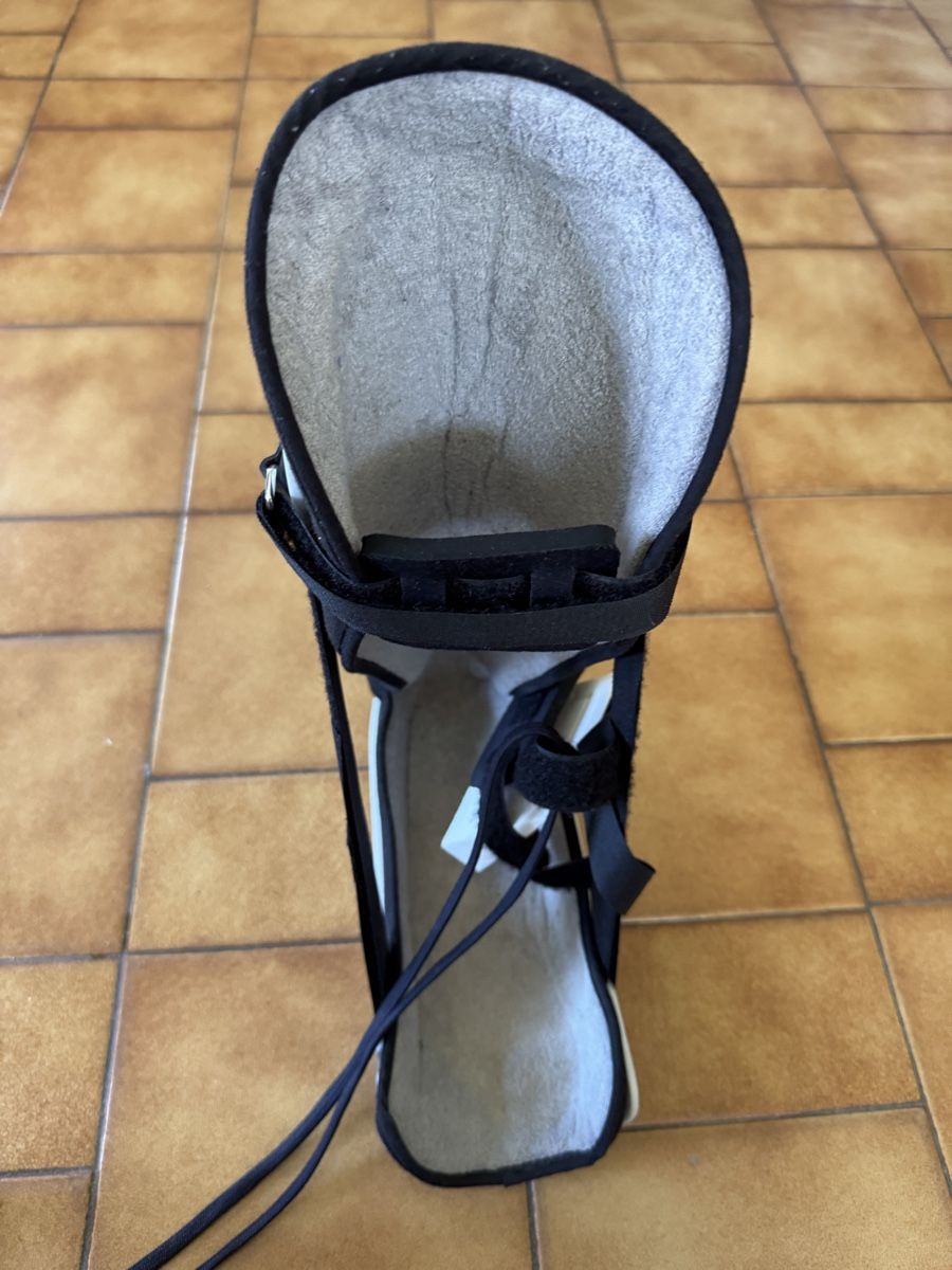Appareils médicaux: Orthèse de marche Aircast XP, Taille Medium (MD) – D'occasion à Veyrier par kimedovapa