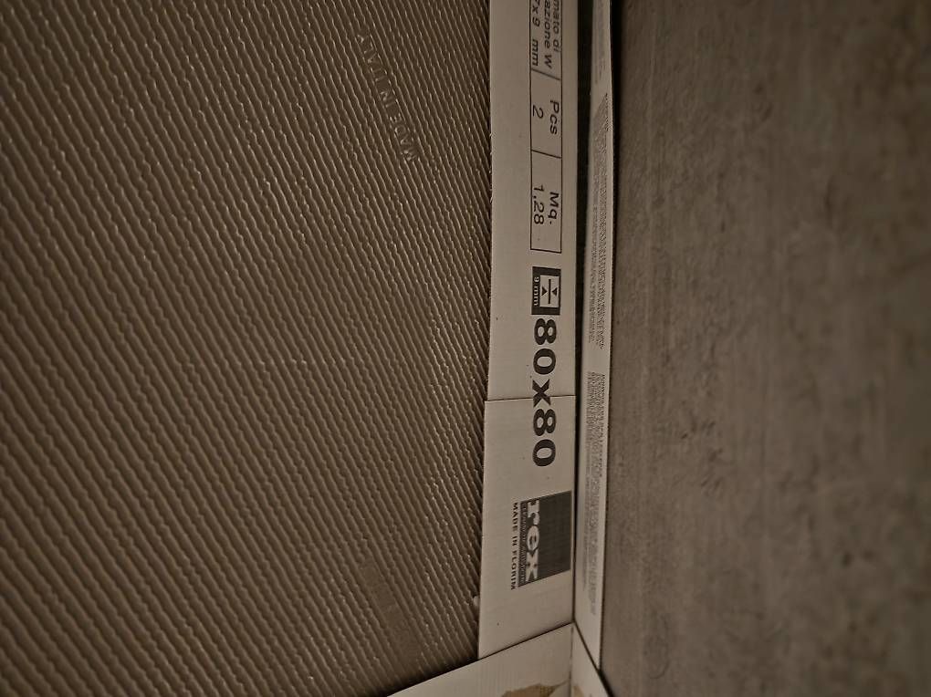 Rivestimenti per pavimenti: Bodenplatten für Wohnung – Usato da Glis venduto da sla_5bzk 1