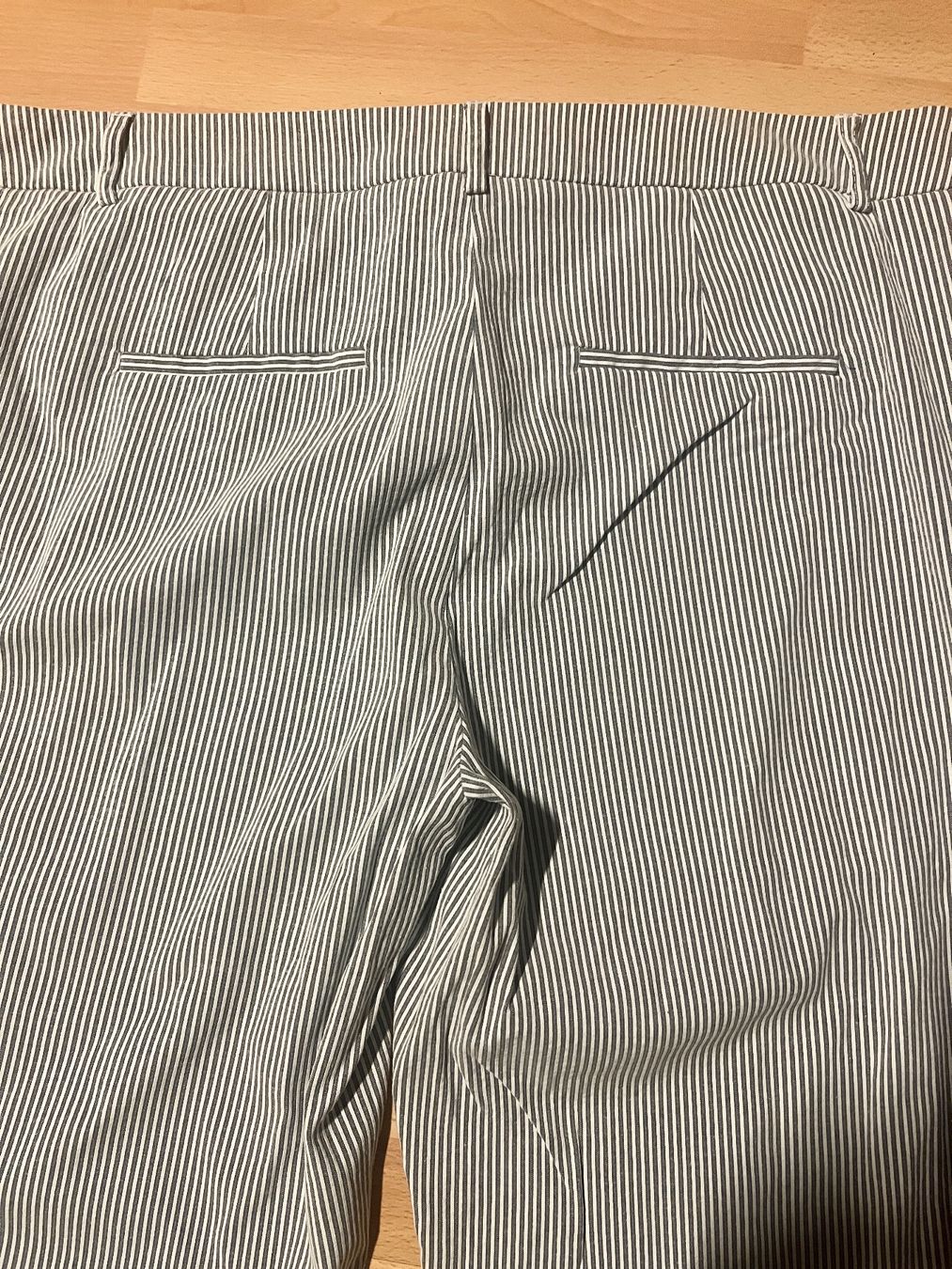 Pantaloni: Gestreifte Chinohose, Grösse 42 – Usato da Strengelbach venduto da Lucaernest 2