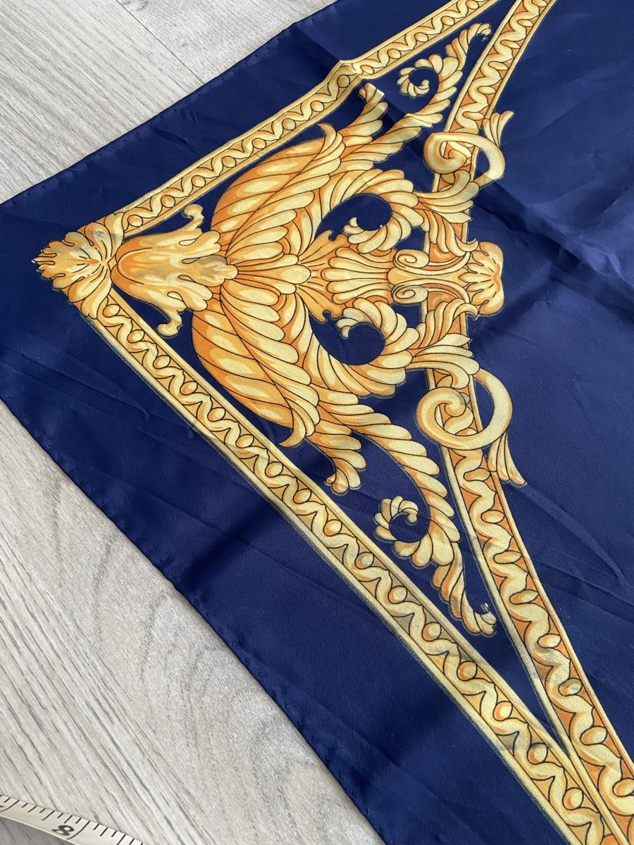 Versace Foulard & Sciarpe: Foulard Versace – Usato da Montreux venduto da Perledor 6