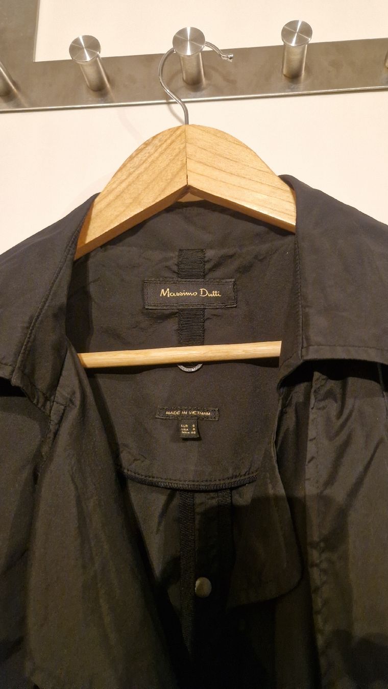 Massimo Dutti Mäntel: Massimo Dutti Trench Coat Black – Gebraucht aus Winterthur von Zuwenigplatz 3