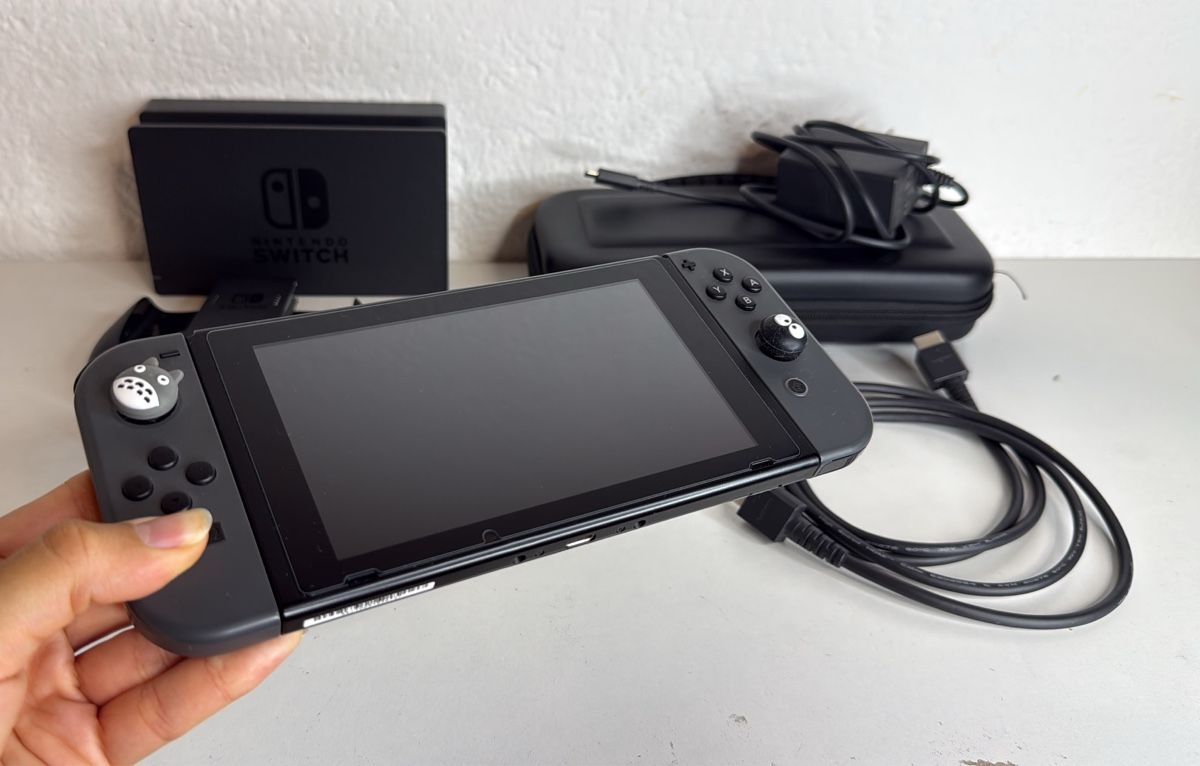 Nintendo Konsolen: Nintendo Switch Console Grey with screen protector! 🎮 – Gebraucht aus Ehrendingen von bubulence 2