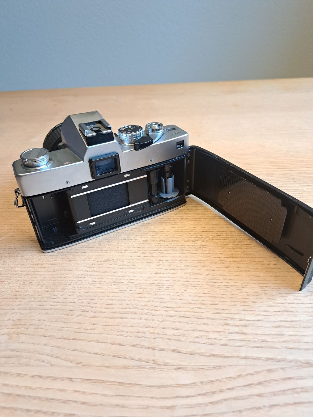 Minolta Kamera: Minolta SRT303b mit Objektiven und Koffer – Gebraucht aus Ringgenberg BE von Veloeli- 3