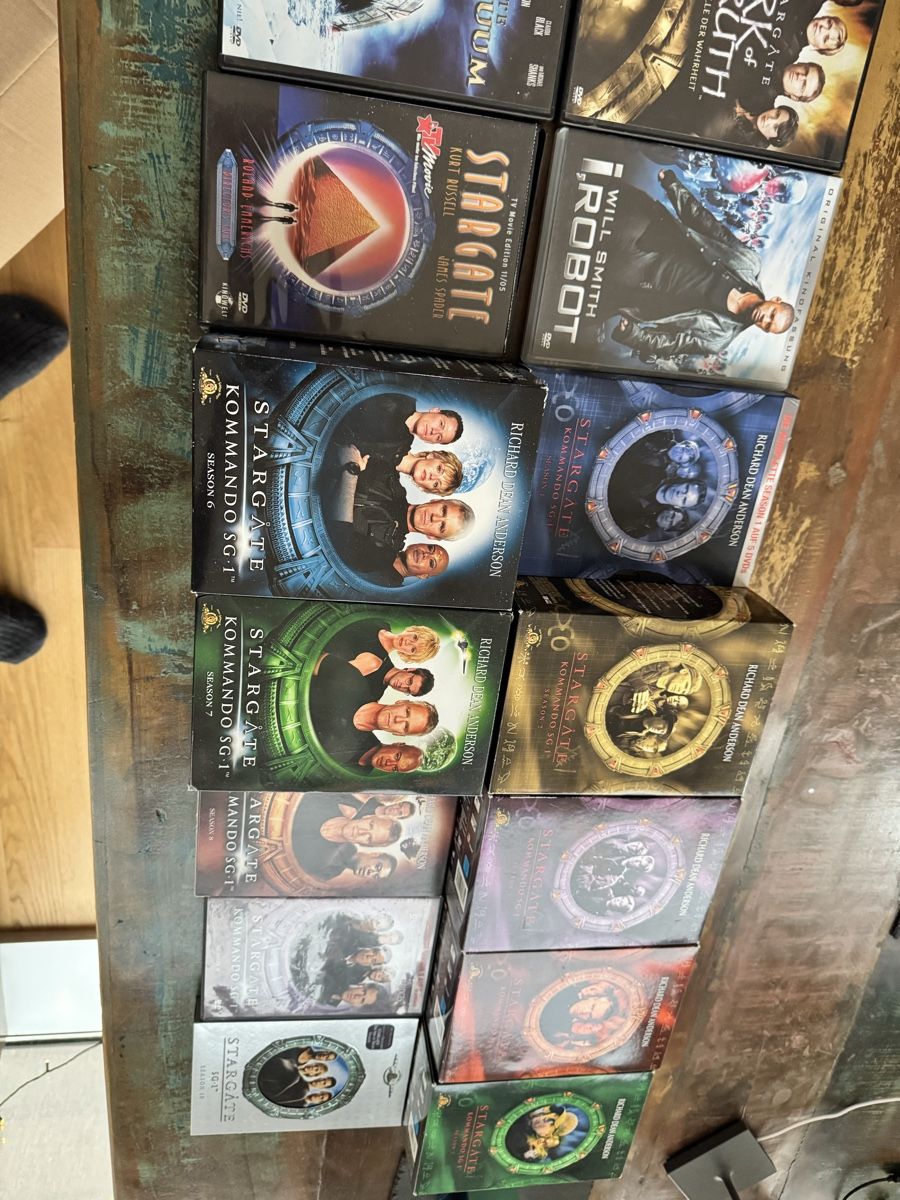 Tutti i DVDs: DVD Sammlung: Stargate & I, Robot – Sci-Fi Klassiker! – Usato da Basel venduto da Alexander_Hofmann 1