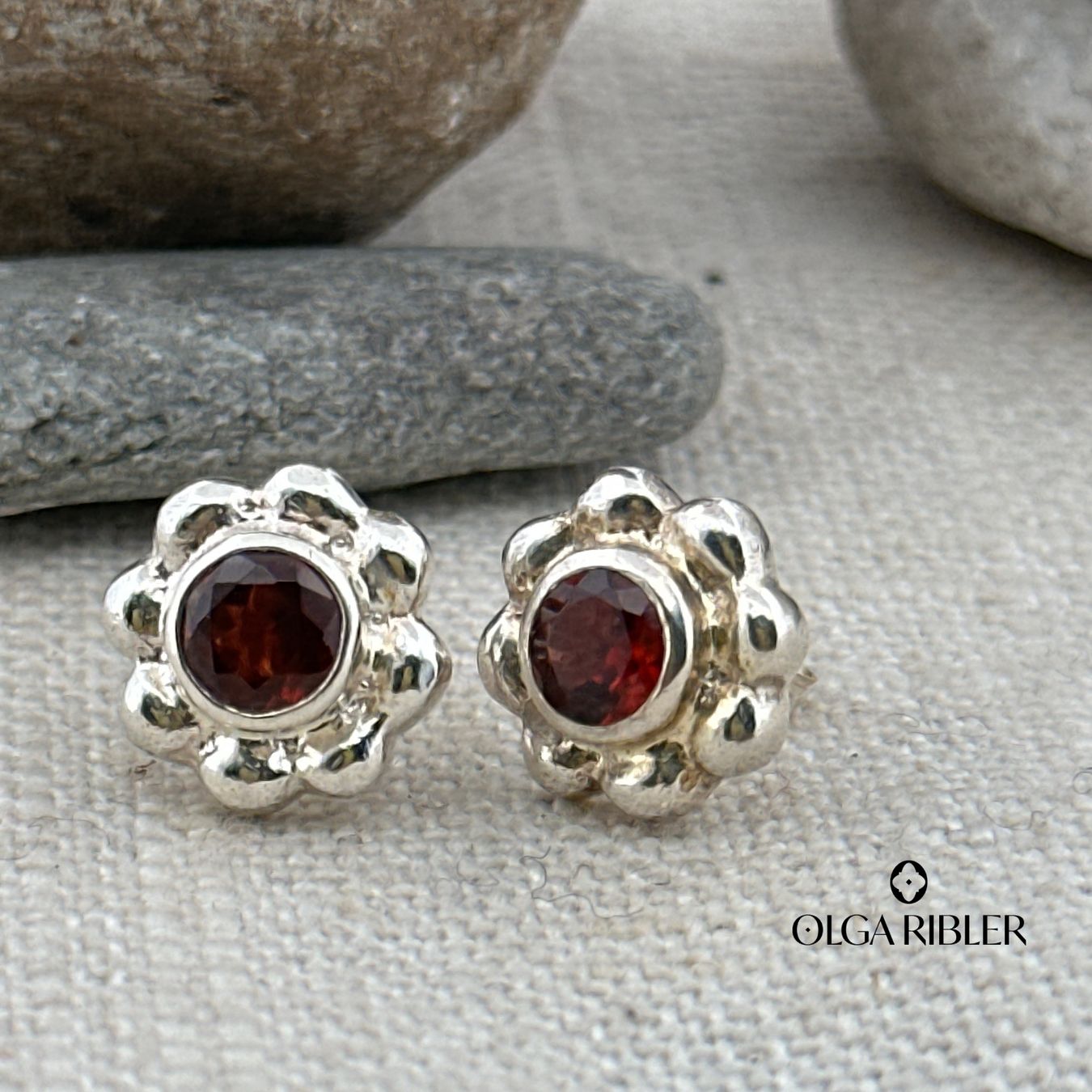 Olga Ribler Boucles d'oreille: Silber Ohrstecker mit Granat – Neuf (Voir description) à Luzern par MonikaS03 3