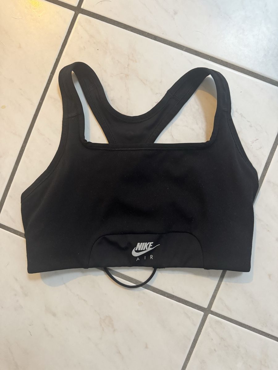 Nike Top: Top Nike taglia M – Usato da Porza venduto da kaj_d5q7