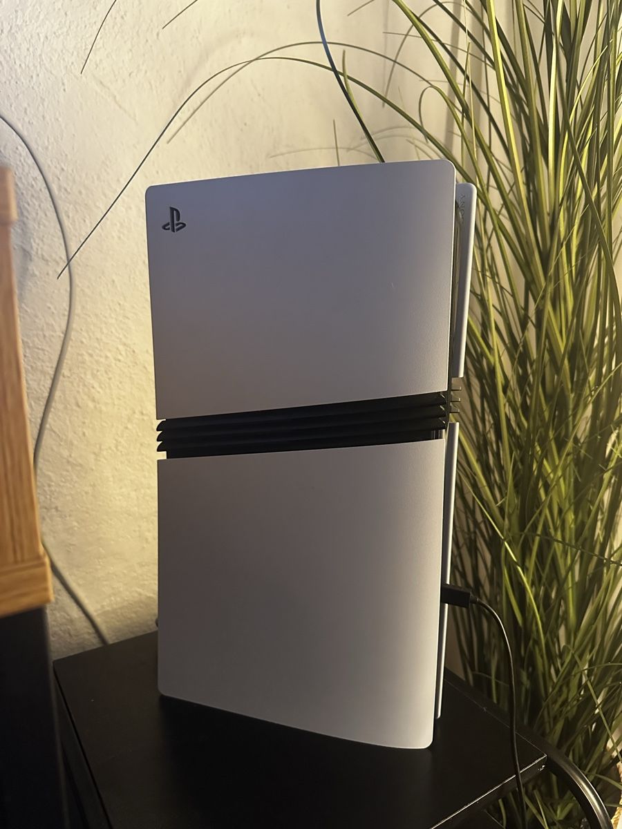 Sony Consoles: Ps5 Pro 2 TB – D'occasion à Ennenda par x22