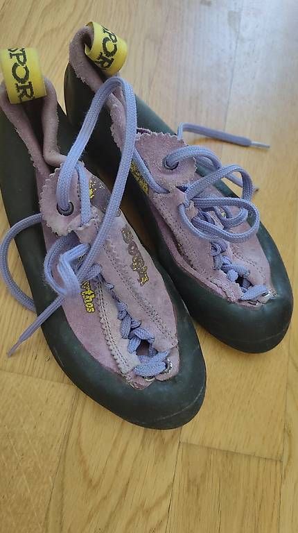 Scarpe da uomo: Chaussons escalade taille 38 mythos – Usato da Martigny venduto da isa_j22w