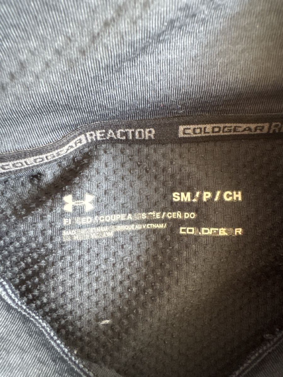 Under Armour T-shirts: Under Armour Coldgear Reactor top size M – D'occasion à Zürich par nicola.witzig 2