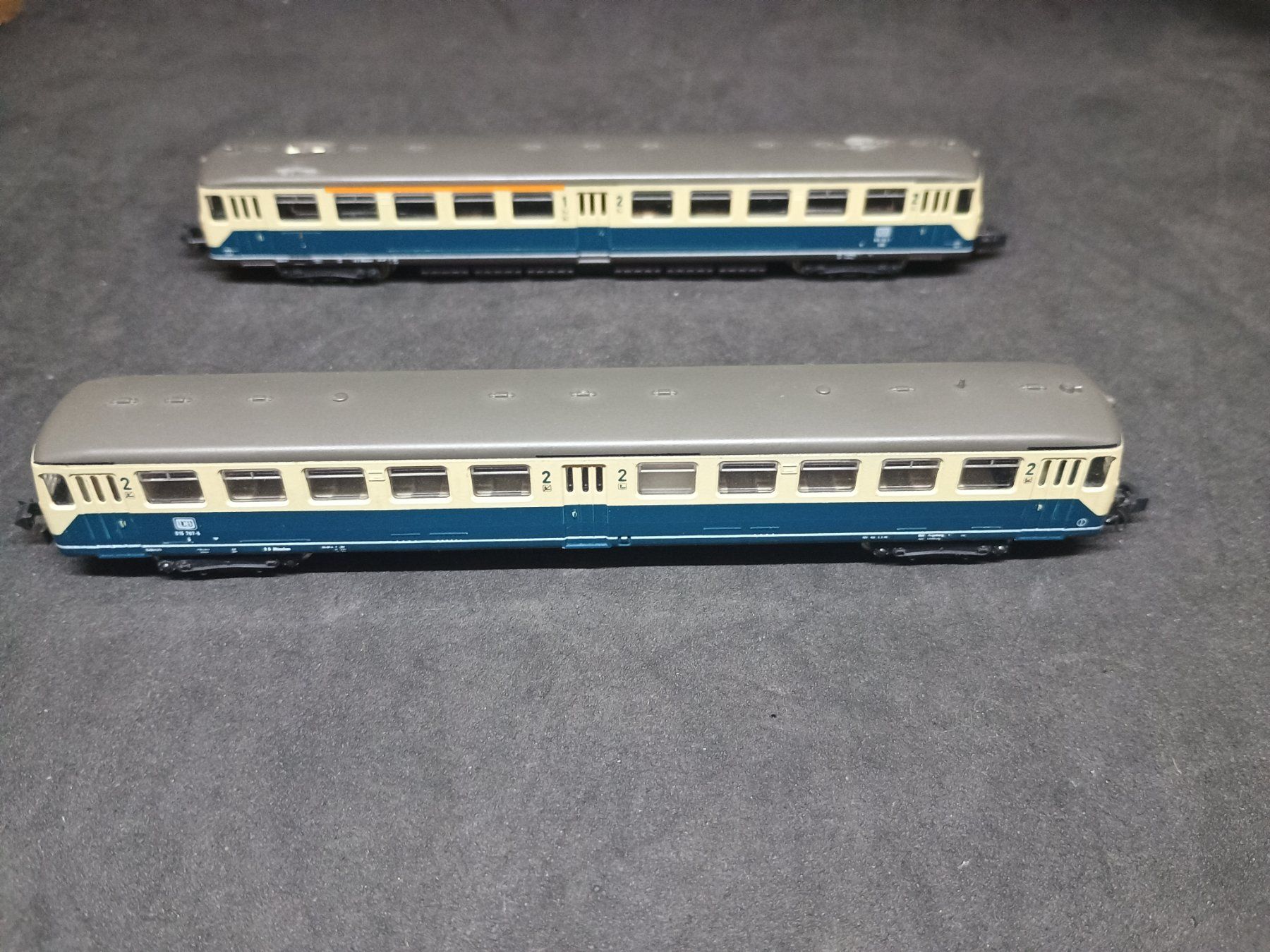 Hobbytrain Modellini di ferrovie: Spur N, DB BR 515 zwei teilig – Usato da Bätterkinden venduto da hobbycha 1