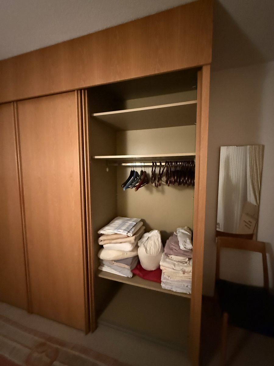 Schränke: Kleiderschrank 4 - Türig – Gebraucht aus Seuzach von enr_rpg5 1