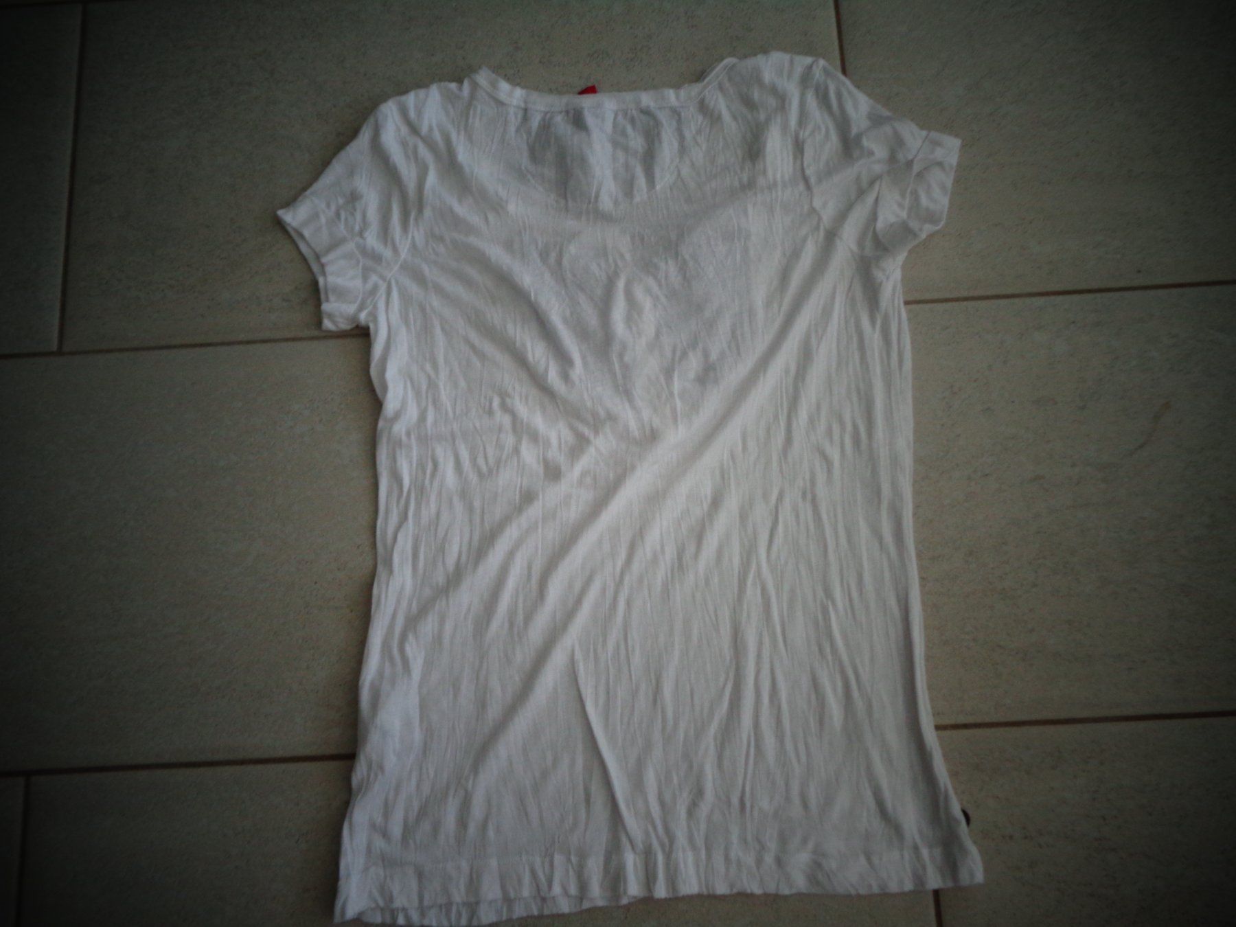 Esprit T-shirt: ESPRIT T-SHIRT GR.S – Usato da Rotkreuz venduto da Samballi 2