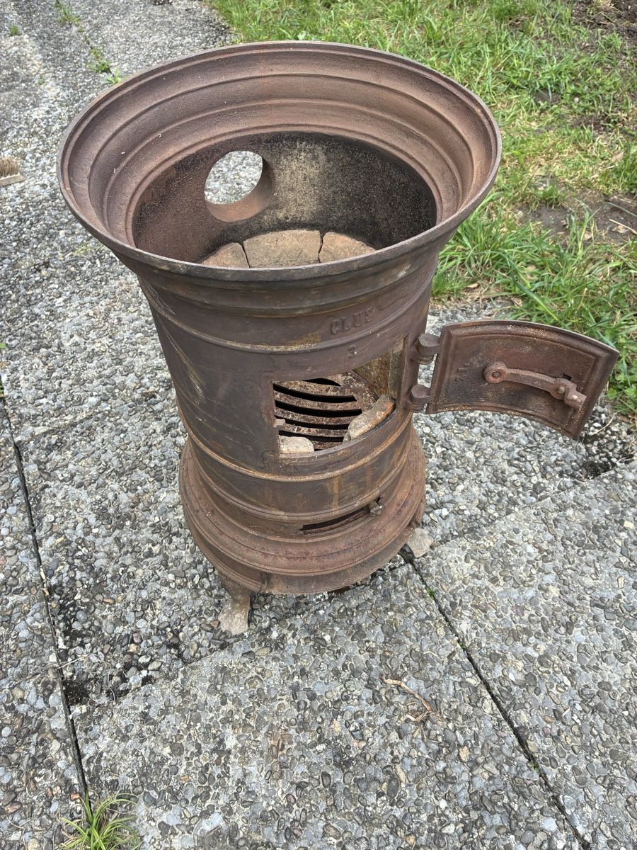 Altri mobili d'antiquariato: Alter antiker Holzofen, Gussofen. – Usato da Bassersdorf venduto da 1Morgenrot 2