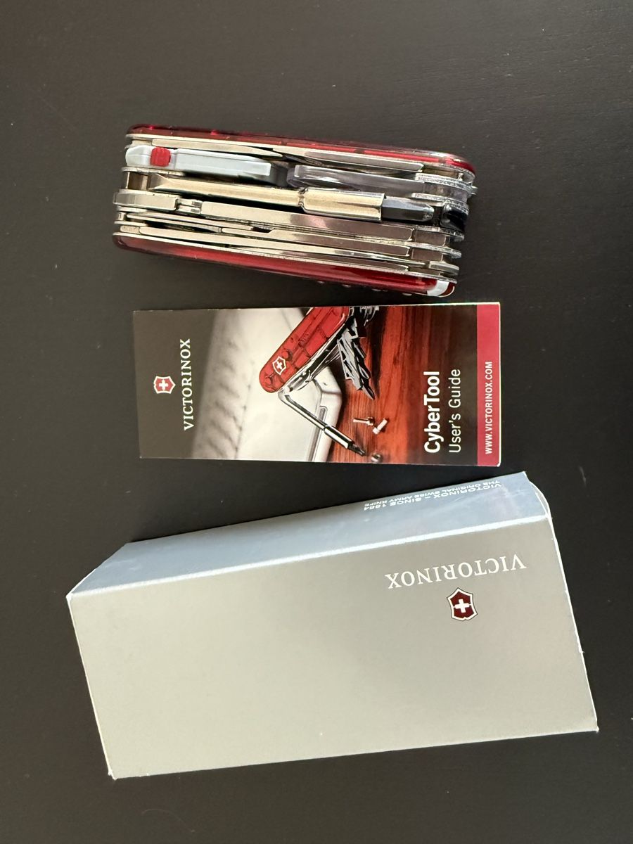 Victorinox Taschenmesser: Victorinox CyberTool User Guide, Box - Excellent Conditio – Gebraucht aus Coldrerio von Crivelli