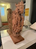 Alte Holzschnitzerei mit Pferd & Figuren–Architekturfragment