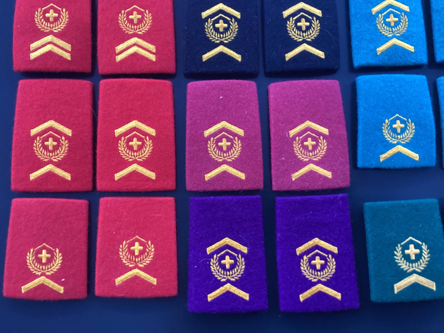 Schweizer Armee Uniformi: Div, Patten – Usato da niederurnen venduto da Hagugelmann 1