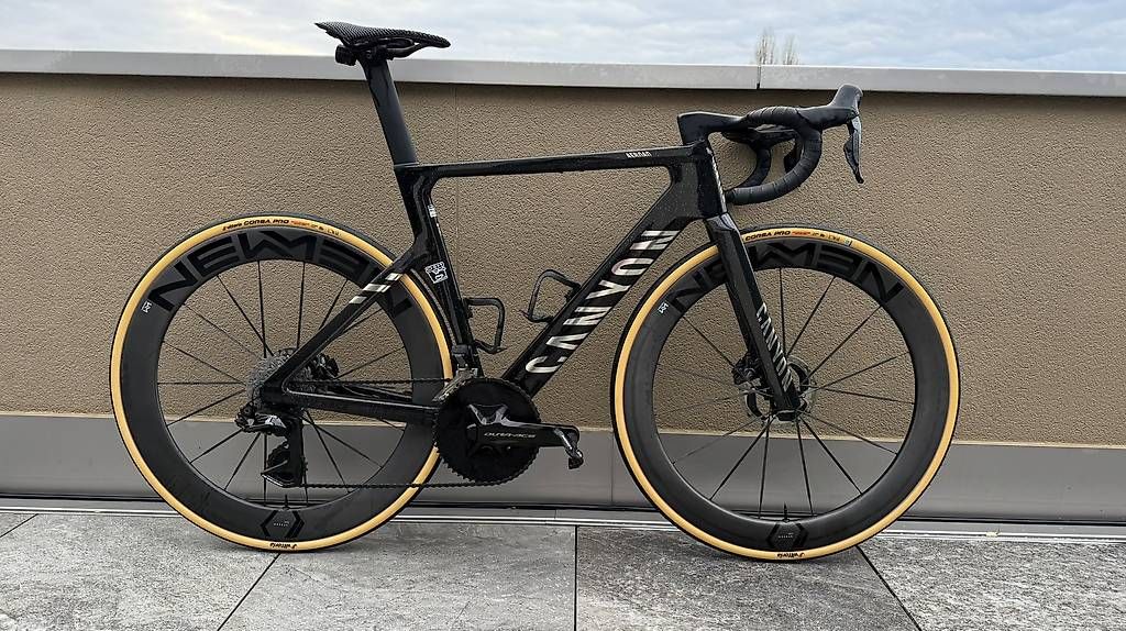 Canyon Vélos: CANYON Aeroad CFR CUSTOM - Grösse M – D'occasion à Oberkirch LU par bikemonkey