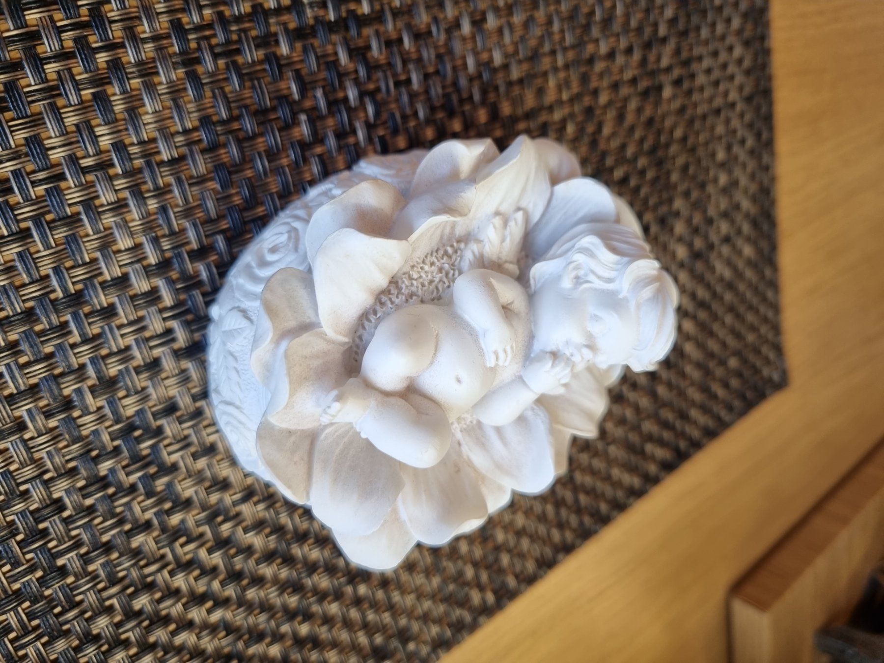 Tutte le decorazioni: Schmuckdose mit Engel auf Blume – Usato da Scharnachtal venduto da devin03 8