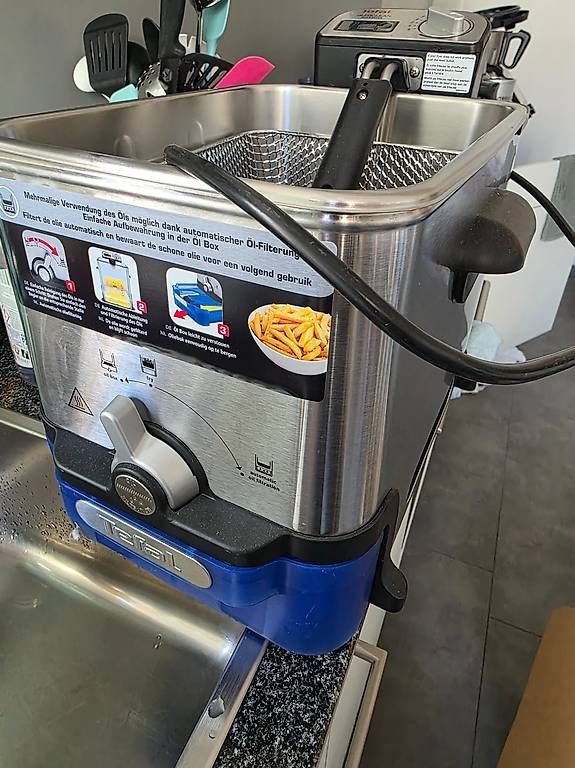 Elettrodomestici da cucina: Fritteuse Tefal wenig gebraucht  – Usato da Basel venduto da Angeliita