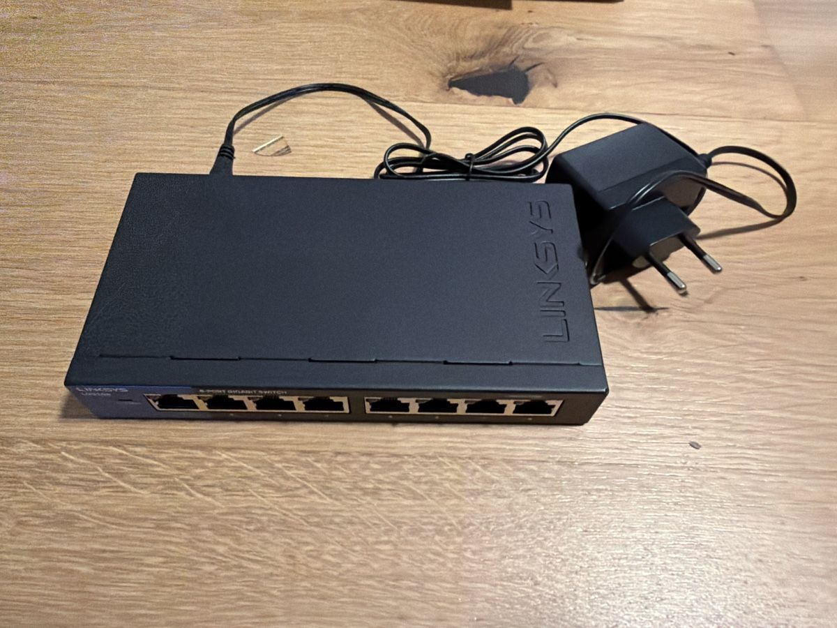 Linksys Hubs & Switches: LINKSYS Gigabit Switch (LGS108V2) – Gebraucht aus Wohlenschwil von Snowbound