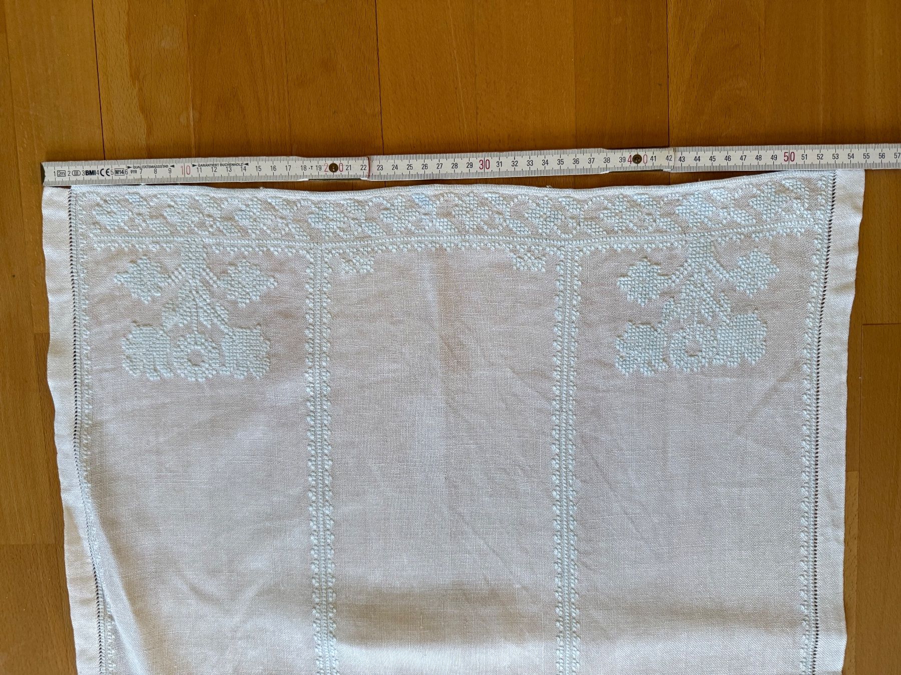 Bassetti Sonstige Tischwäsche: Tischtuch für Beistelltisch oder Kommode  handbestickt – Gebraucht aus Subingen von ArtBead 4