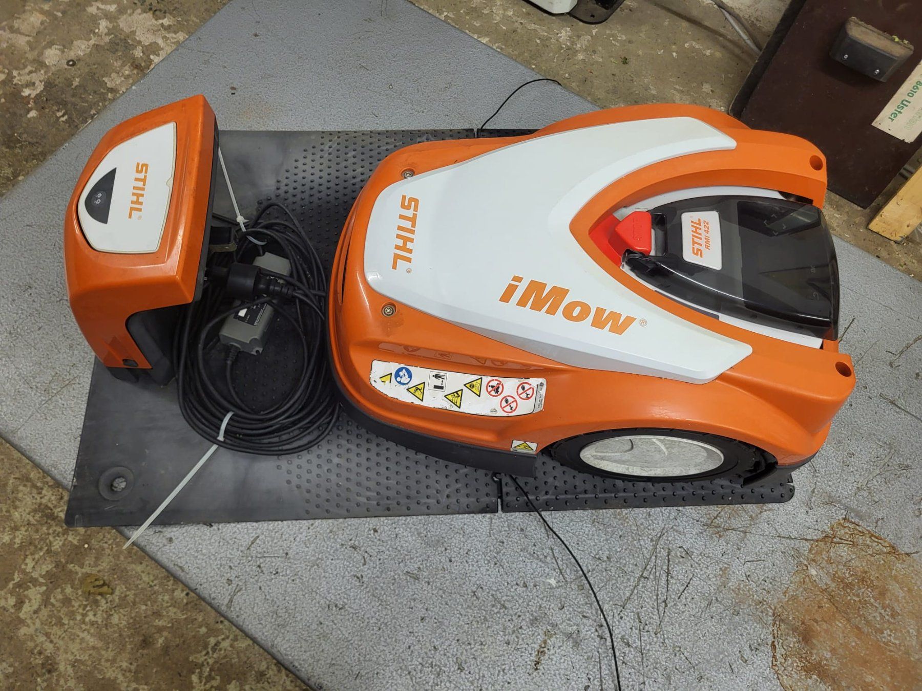 Stihl Tagliaerba: Rasenmäher Roboter Stihl – Usato da Nänikon venduto da hippopotame