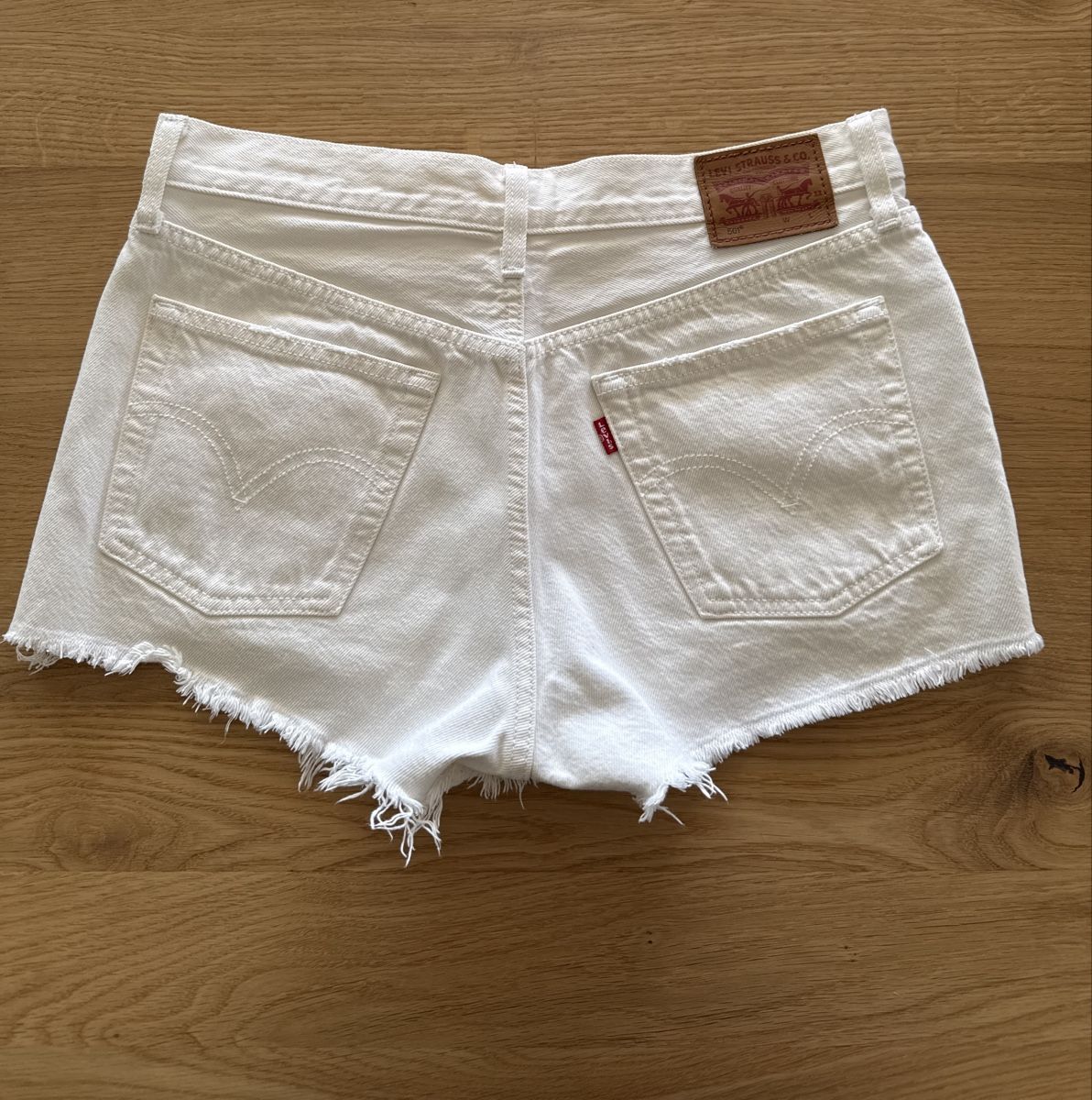 Levi's Jeans: Levi’s short Weiss Damen – Usato da Bellach venduto da Kirtap21 1