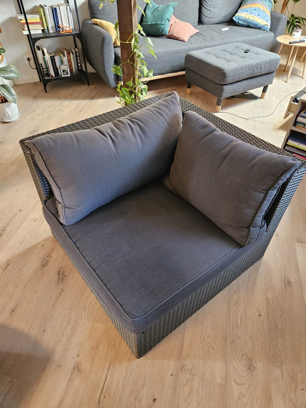 Poltrone: Outdoor chair with pillows – Usato da Zürich venduto da ser_8jcn