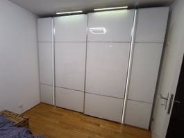 Kleiderschrank Schiebetüren weiss (Glas) mit Beleuchtung