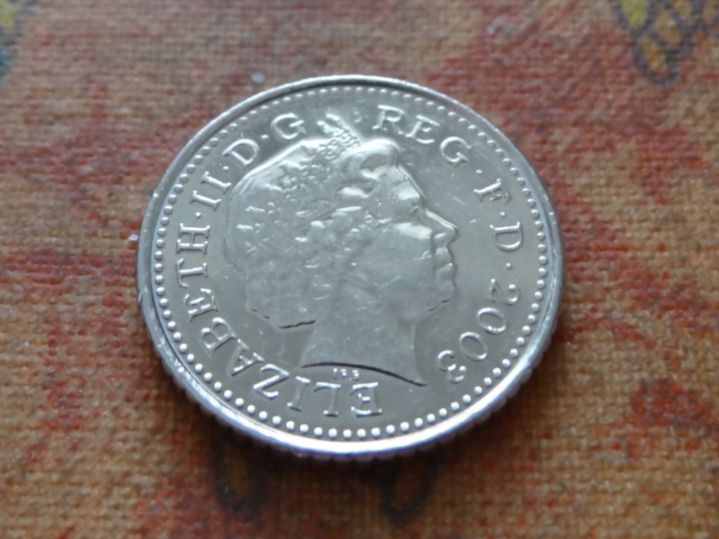Alle Münzen: ROYAUME-UNI  5 Pence  2003 – Gebraucht aus Romanel-sur-Lausanne von Swift13